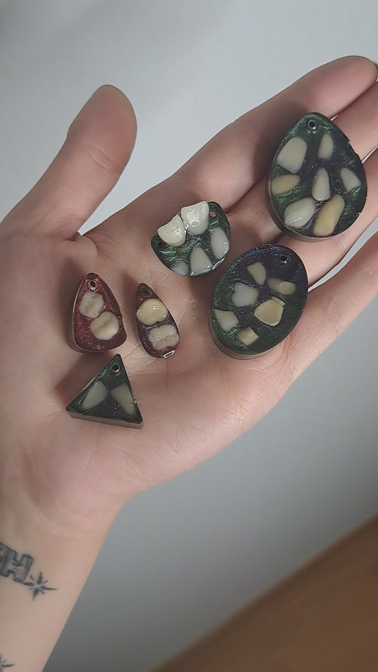 Oddlings tooth Pendant color