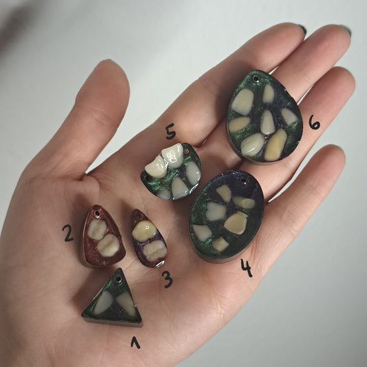 Oddlings tooth Pendant color