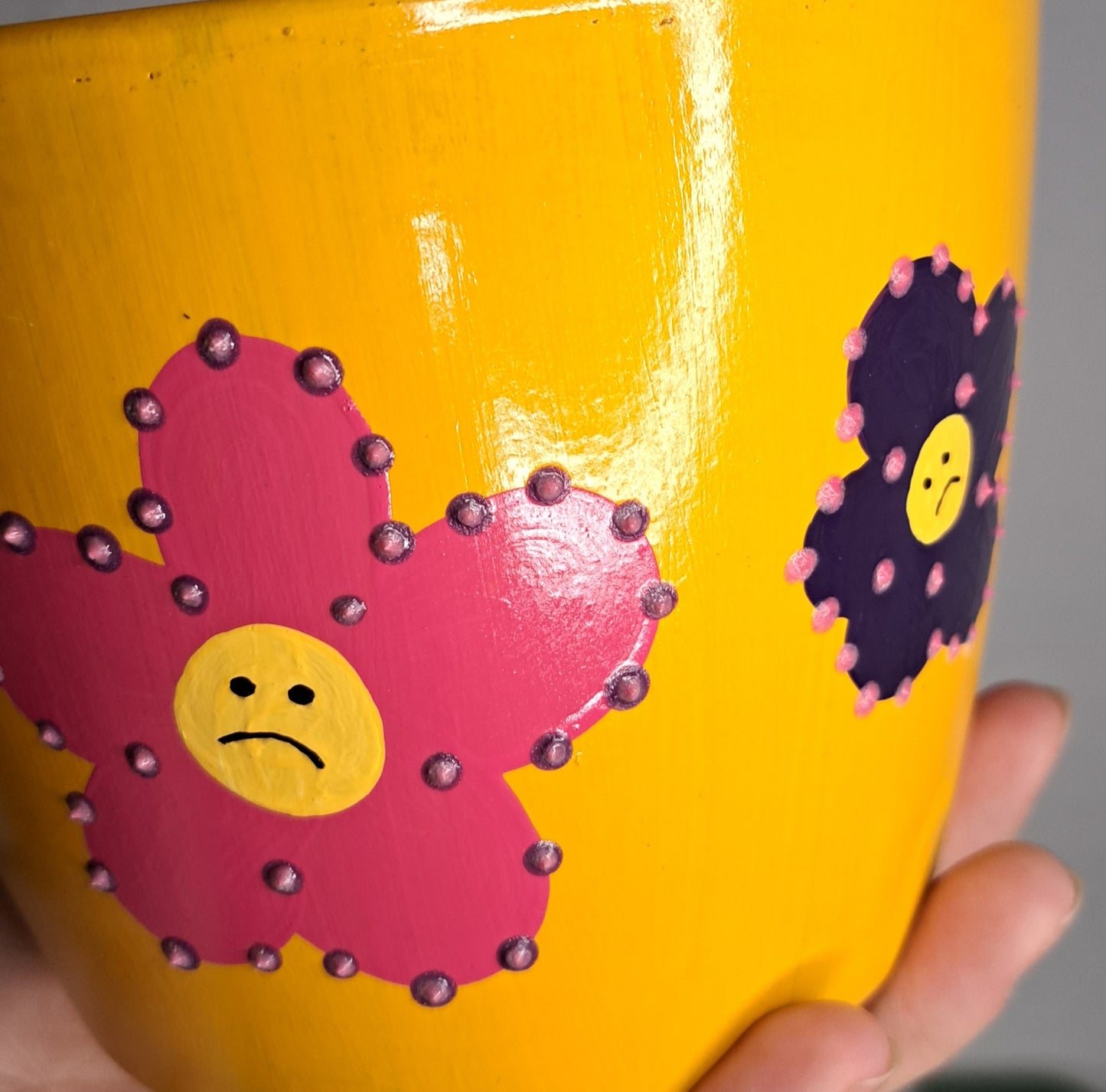 Glow in the dark Topf "sad flowers"